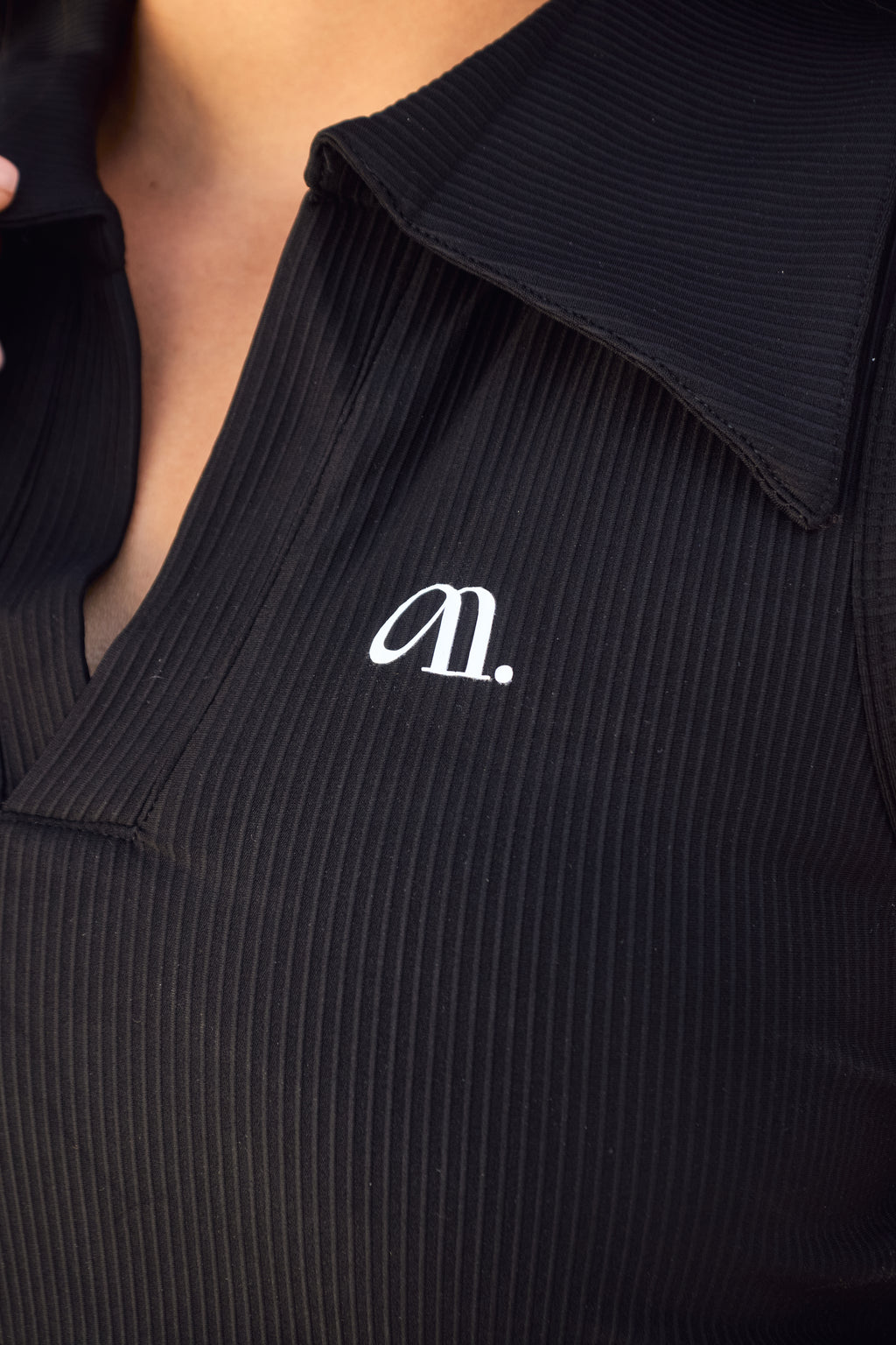 Sport bra con cuello unicolor