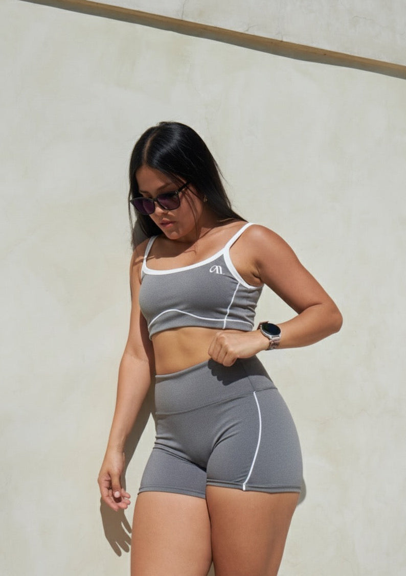 Set corto con líneas bicolor