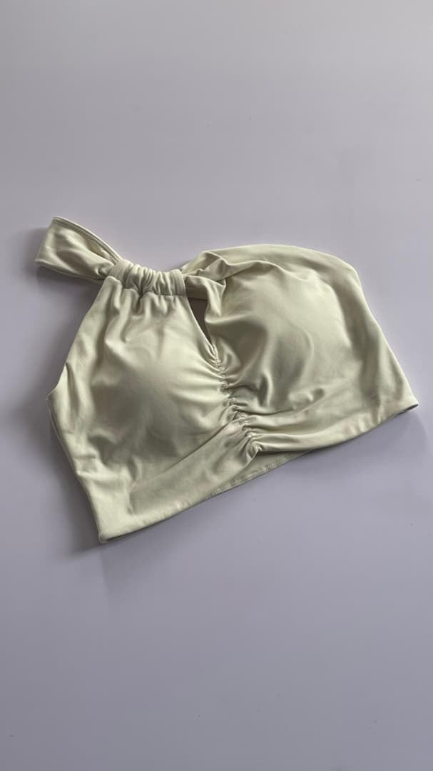 ⁠Sport bra asimétrico