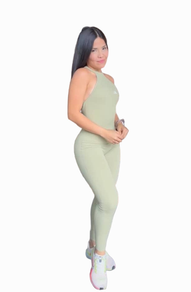 ⁠Jumpsuit largo cuello halter