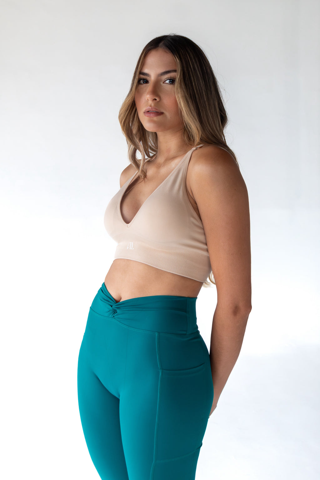 ⁠Flared pants con nudo