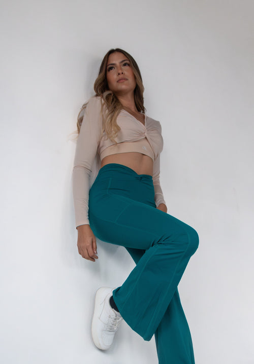 Crop top manga larga